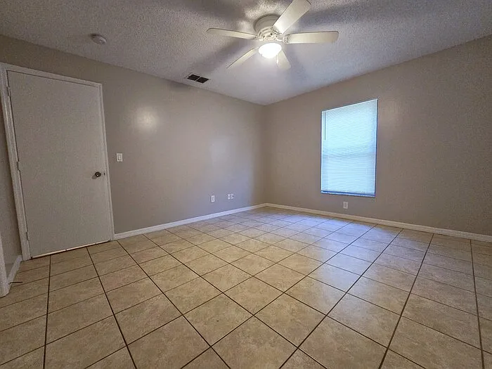 1423 Montana Ave — Photo 9