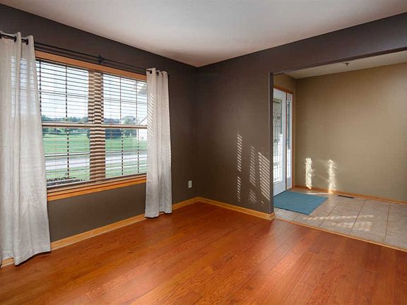 5th image of 411 Verona Dr