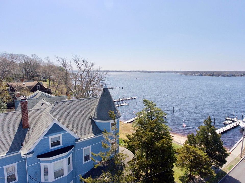 Riverfront Grand Victorian 