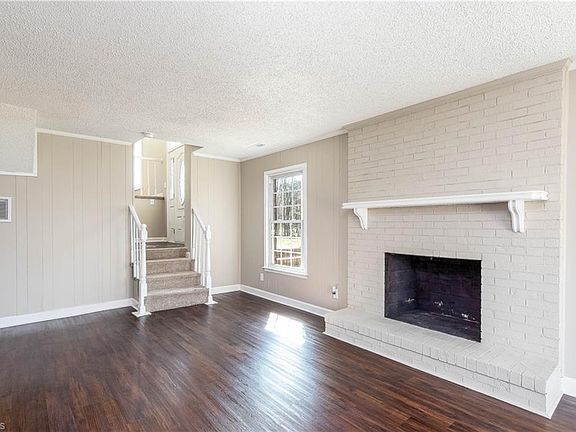 5th image of 7 Kentbury Cir