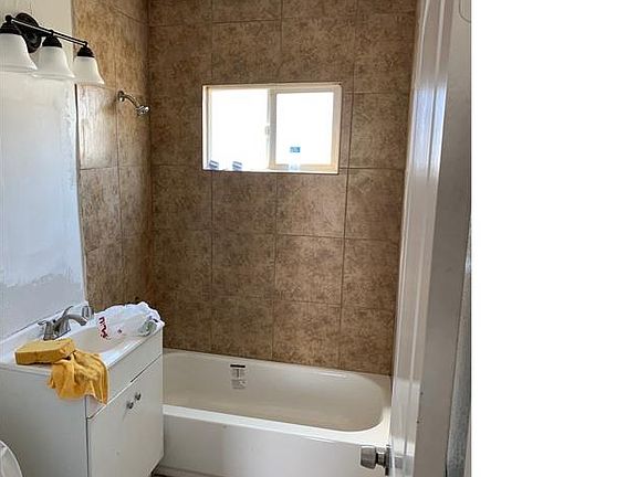 3rd image of 921 E 91st St APT 2