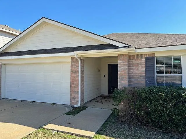 9300 Goldenview Dr