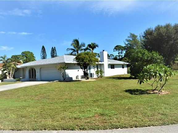 Spacious Corner Lot ~ The corner lot is on the cul de sac ~ little to no traffic