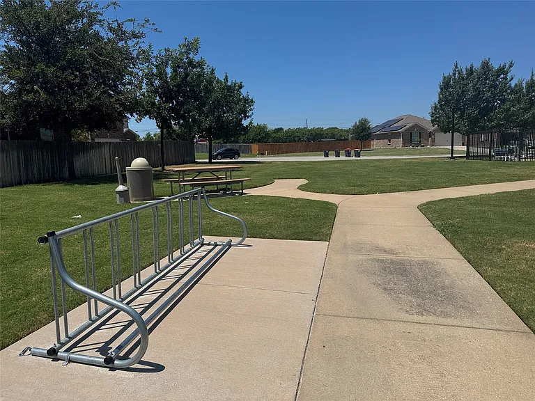 327 Elam Dr — Photo 31