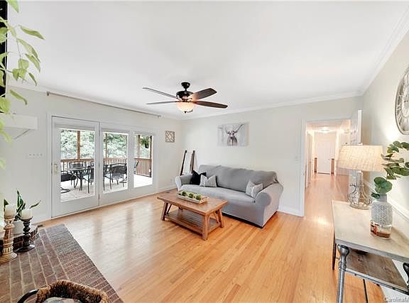 3rd image of 1135 Queensgate St