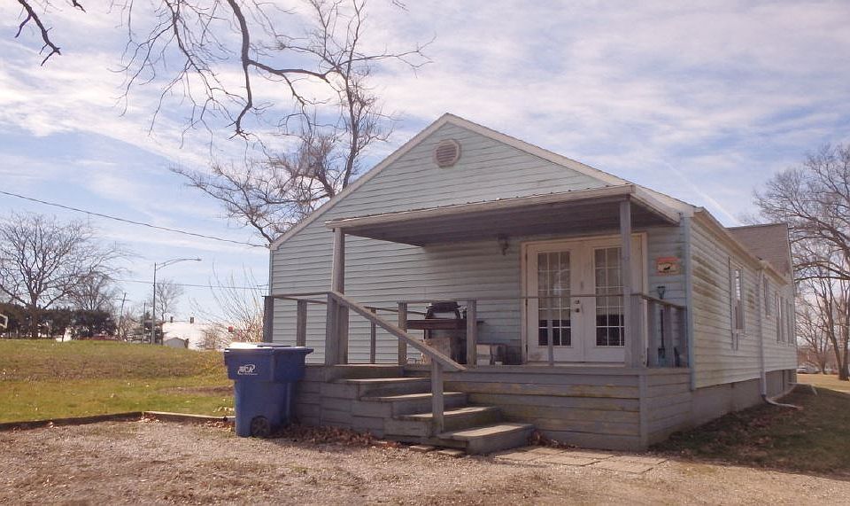 2nd image of 625 S Main St