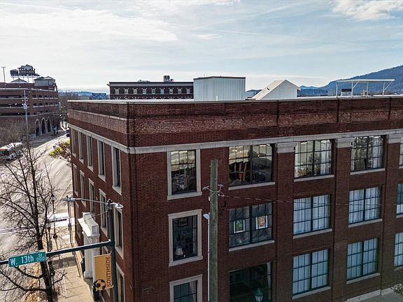 5th image of 1301 Market St APT 306