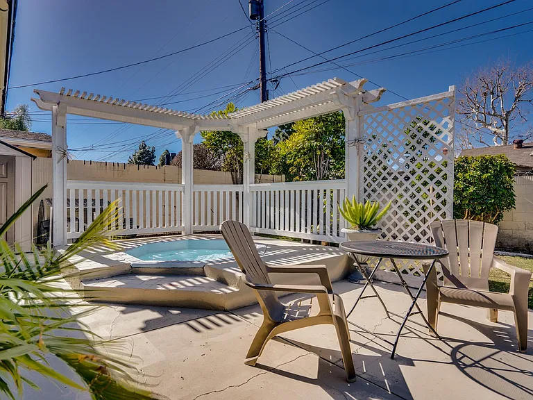 15221 Nottingham Ln — Photo 27