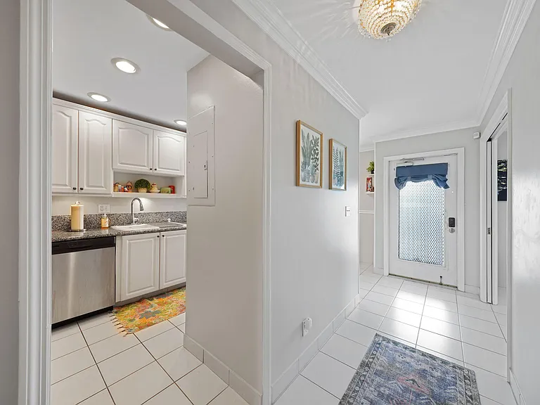 2835 SW 13th St #201 — Photo 15