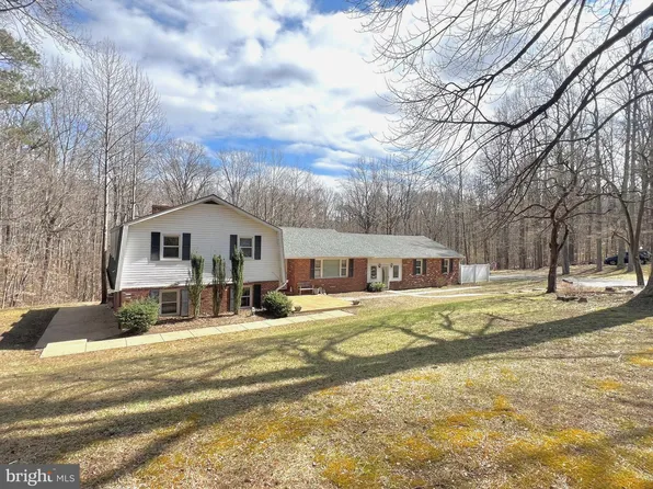 30052 Hickory Dr, Mechanicsville, MD 20659