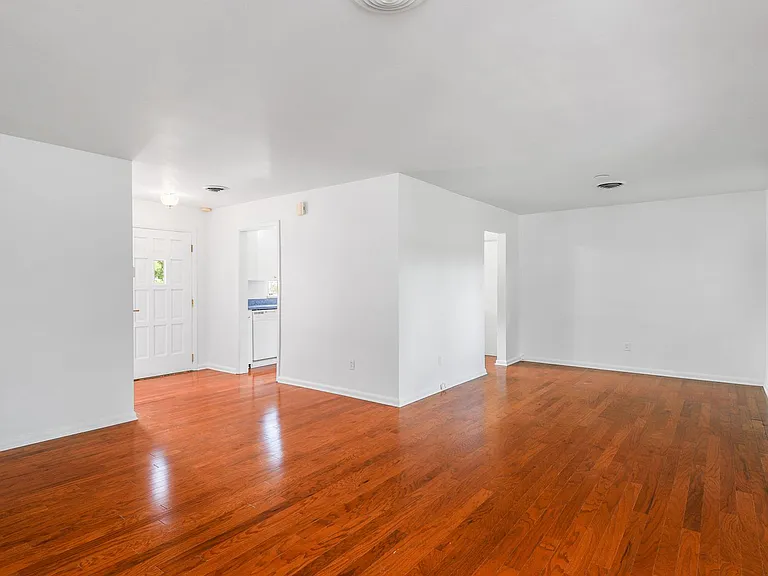2107 Brookview Dr — Photo 6