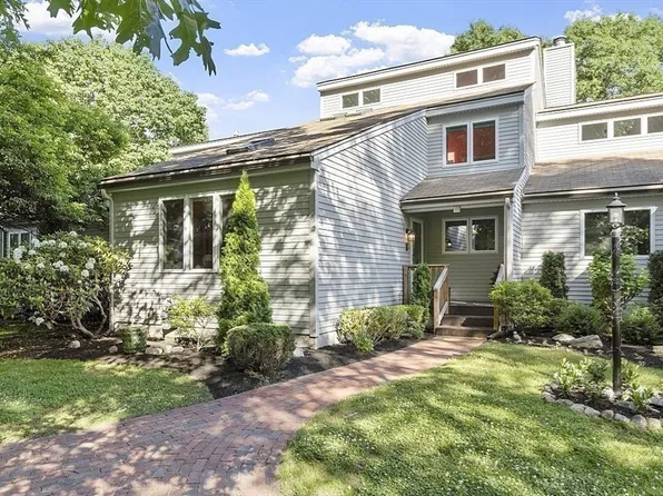 33 Monadnock Dr Unit 33, Westford, MA 01886