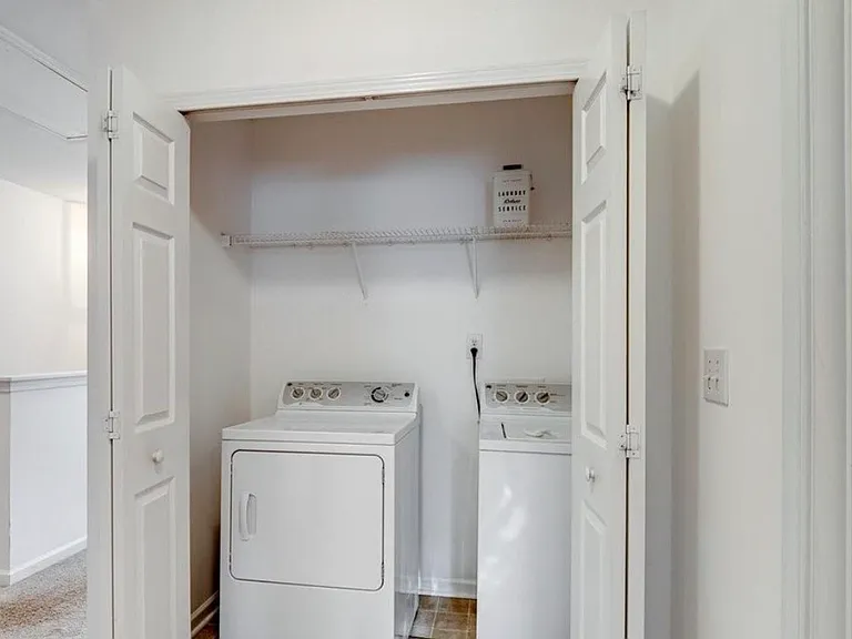 7148 Abbotts Glen Dr — Photo 26