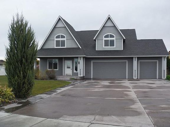 3rd image of 831 Camas Pl
