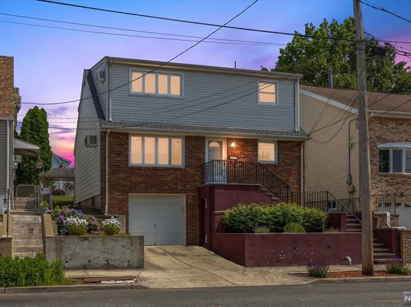 706 8th St, Lyndhurst, NJ 07071