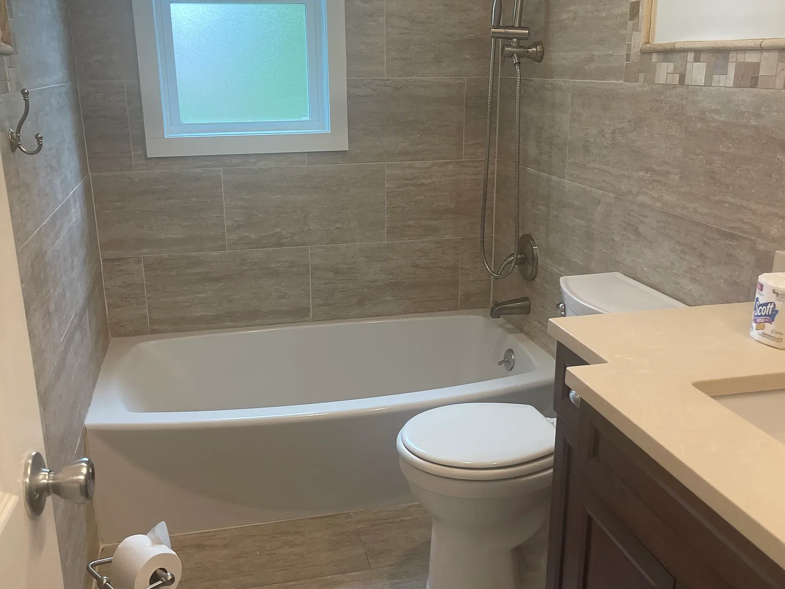 2 bed, $3,000 — Photo 4