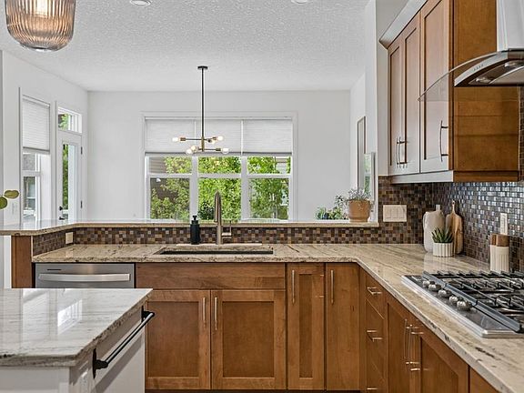 5th image of 117 E Riviera Cres