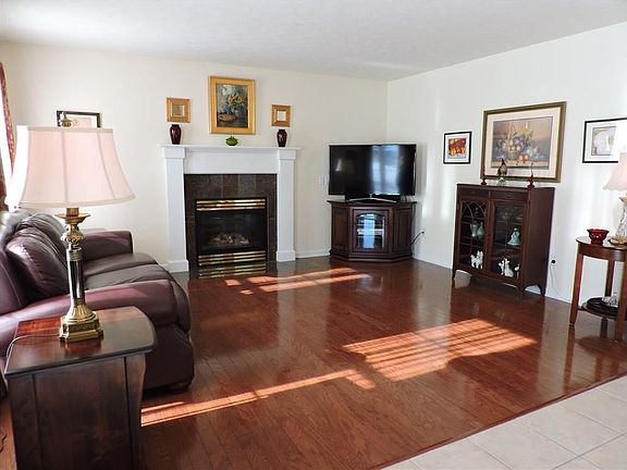 3rd image of 81 Chesapeake Lndg