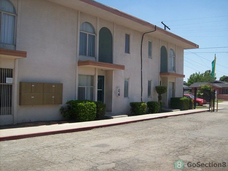 1st image of 560 W 25th St APT 1