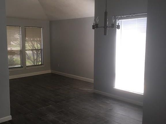 4th image of 10507 Walnut Glen Dr
