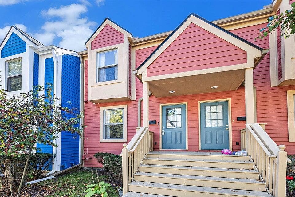 1st image of 215 Arcade St