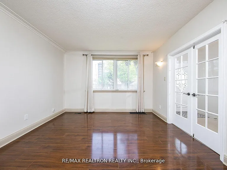 24 Highland Park Blvd — Photo 11