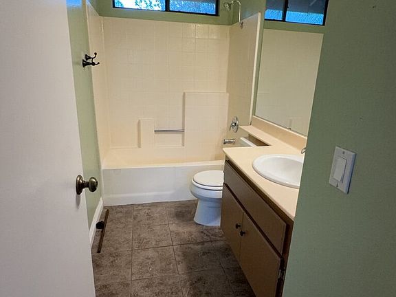 5th image of 564 Brittany Dr
