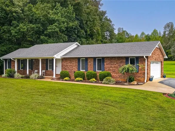 515 Backwoods Ln, Colfax, NC 27235