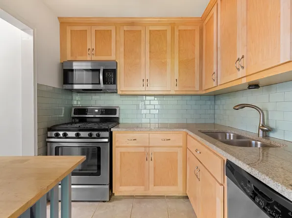 201 East 25th Street 9H image 2 of 8