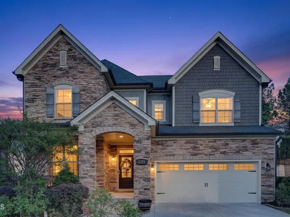 221 Birdsgrove Ct, Cary, NC 27519