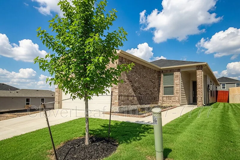 4 bed, 2.0 bath, 1418 sqft, $1,865 — Photo 2