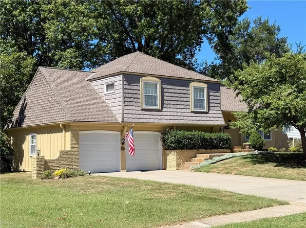 9220 Dearborn St, Overland Park, KS 66207