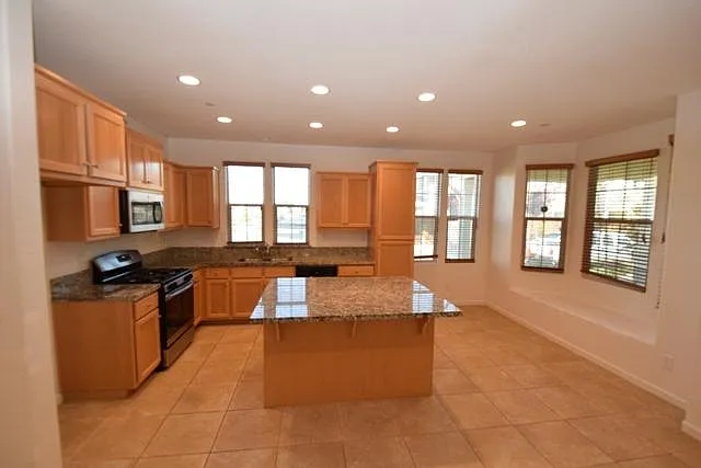 1816 Golden Willow Ave — Photo 6