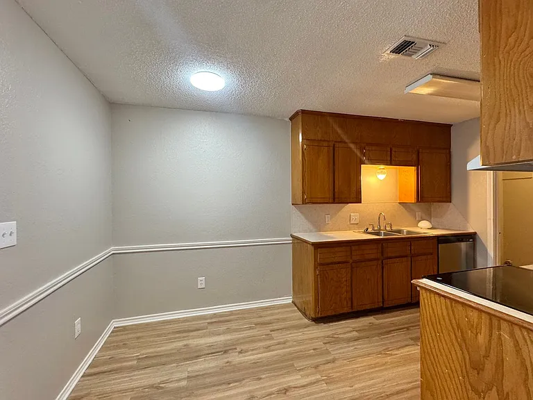 1200 N Kings Hwy — Photo 7