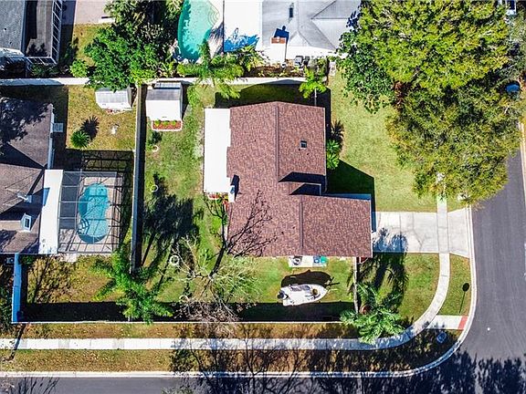 4th image of 460 Charleswood Ave