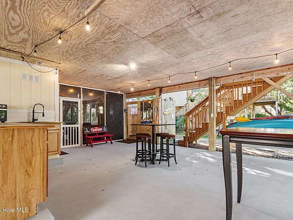 2nd image of 307 Bay Circle