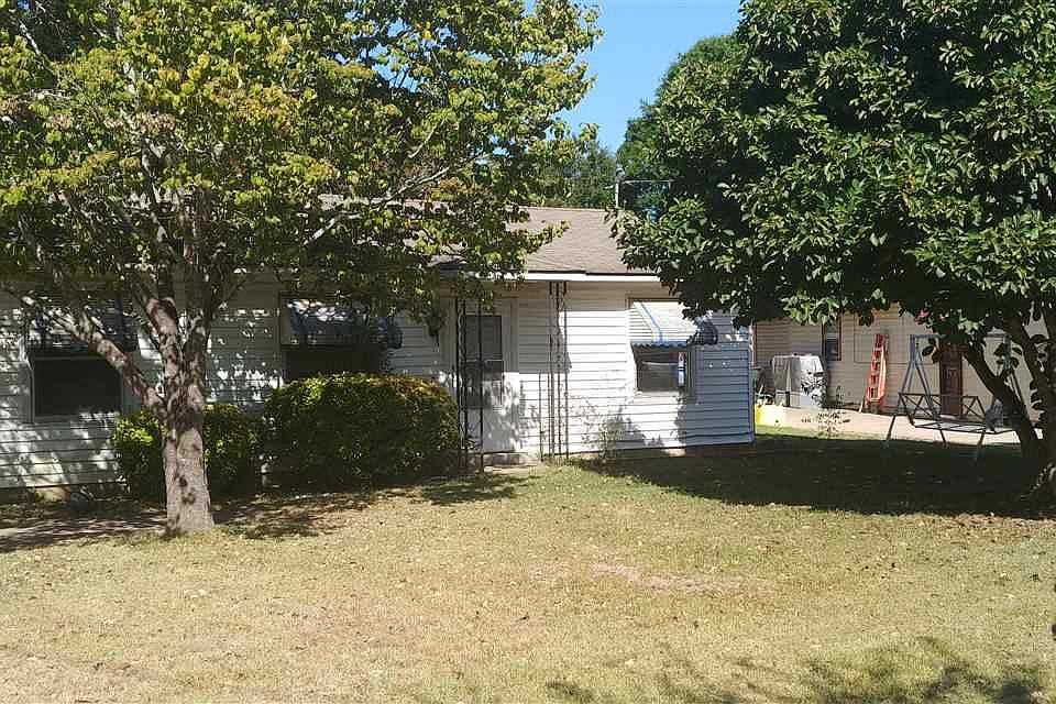 2nd image of 206 Sewell Cir