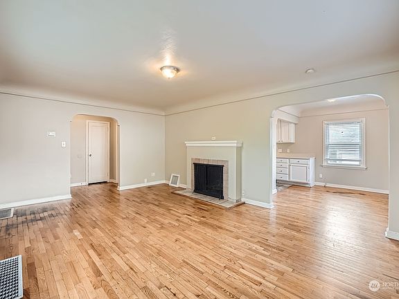 3rd image of 2627 S 146th Street