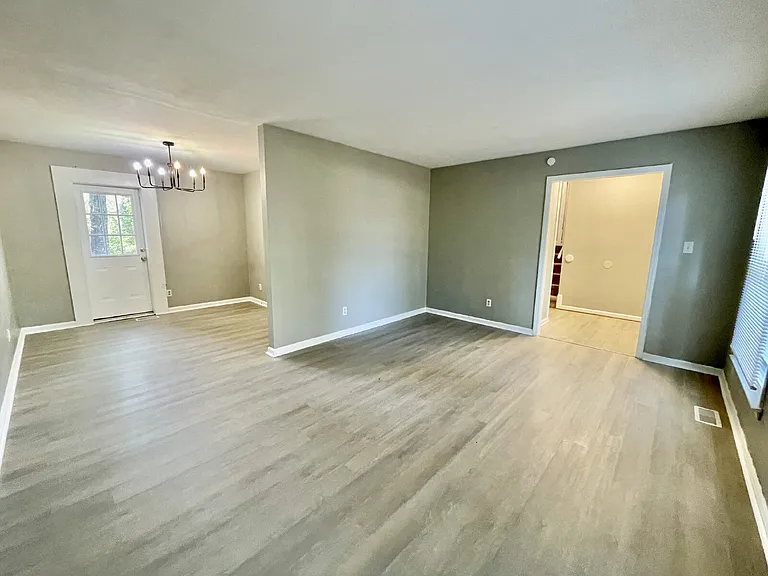 452 Cloverhill Pl — Photo 4