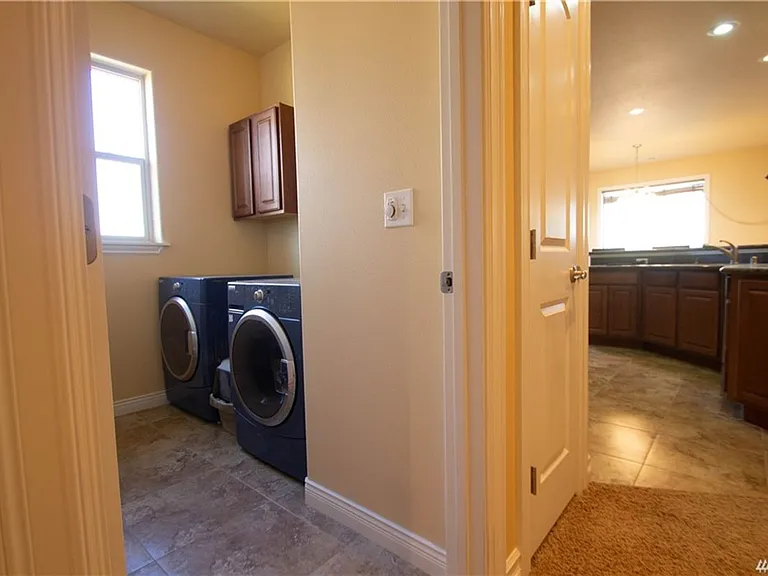 523 N Paxson Dr — Photo 20