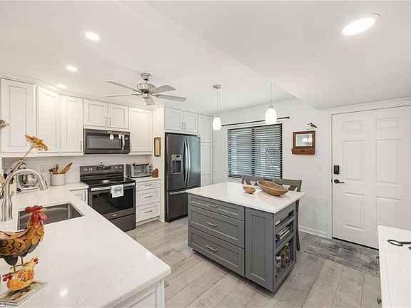 2nd image of 5724 Deauville CIR #H107