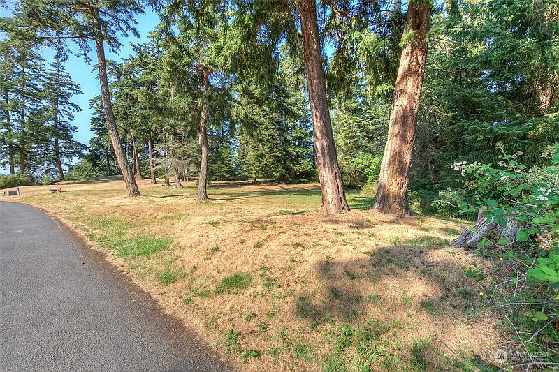 2nd image of 9 Fossil Bay Drive