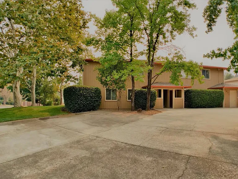 1671 Bramble Pl — Photo 1