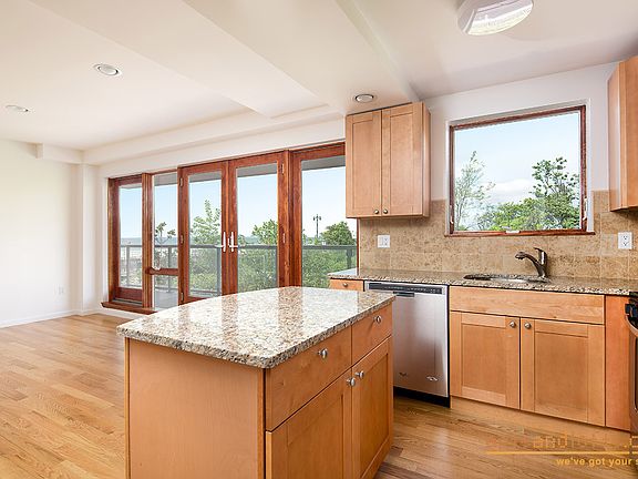 3rd image of 3030 W 32nd St APT 1
