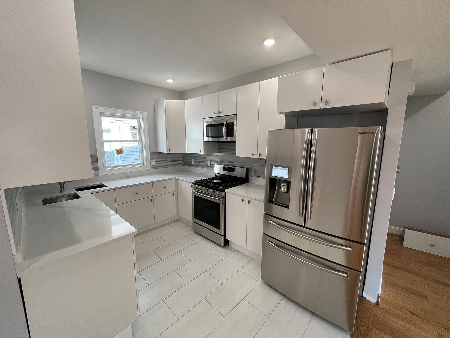 6 bed, 6.5 bath, $1,350 — Photo 4