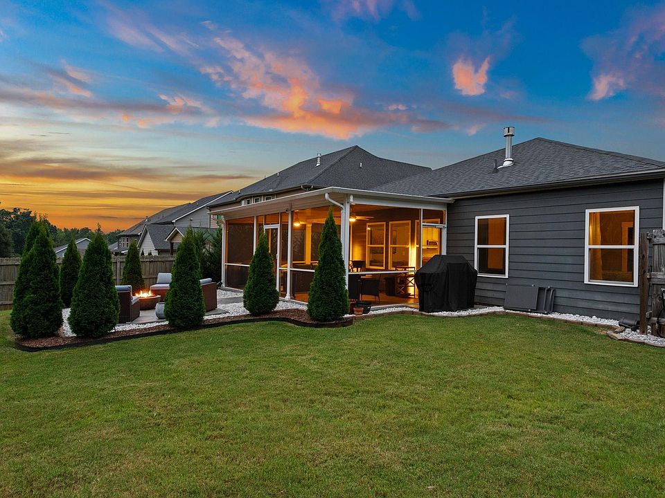 1st image of 133 Redcroft Dr