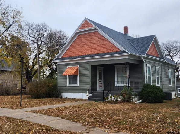 1126 H St, Fairbury, NE 68352