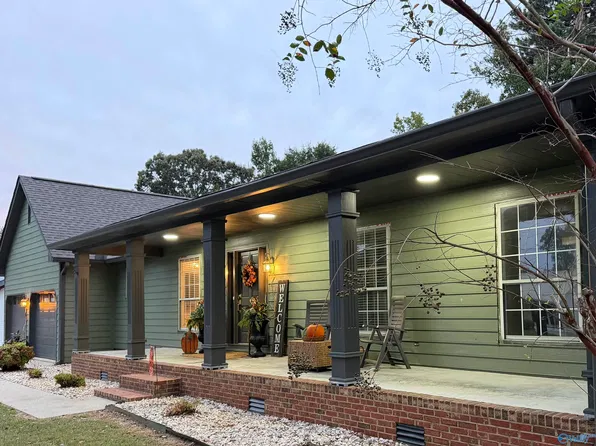 1807 Apache Dr, Albertville, AL 35950