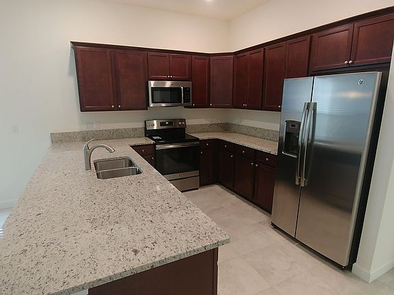 4th image of 1796 Berkshire Cir SW
