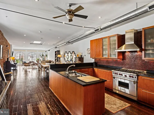 225 Race St Unit 400, Philadelphia, PA 19106